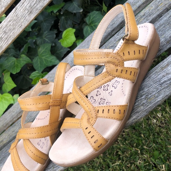 Sandals - Picture 3 of 8